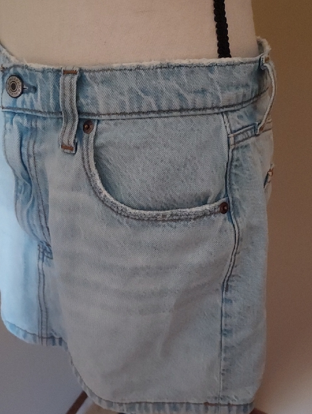 Abercrombie & Fitch Light Blue Denim High Rise Mini Skirt - Picture 4 of 6